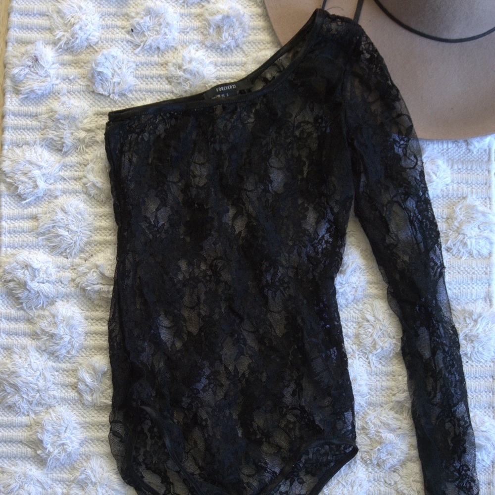 🤑 Lace one piece.